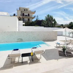 https://villa-mediterranea-apartments-seaview-pool-garden.barihotels.org